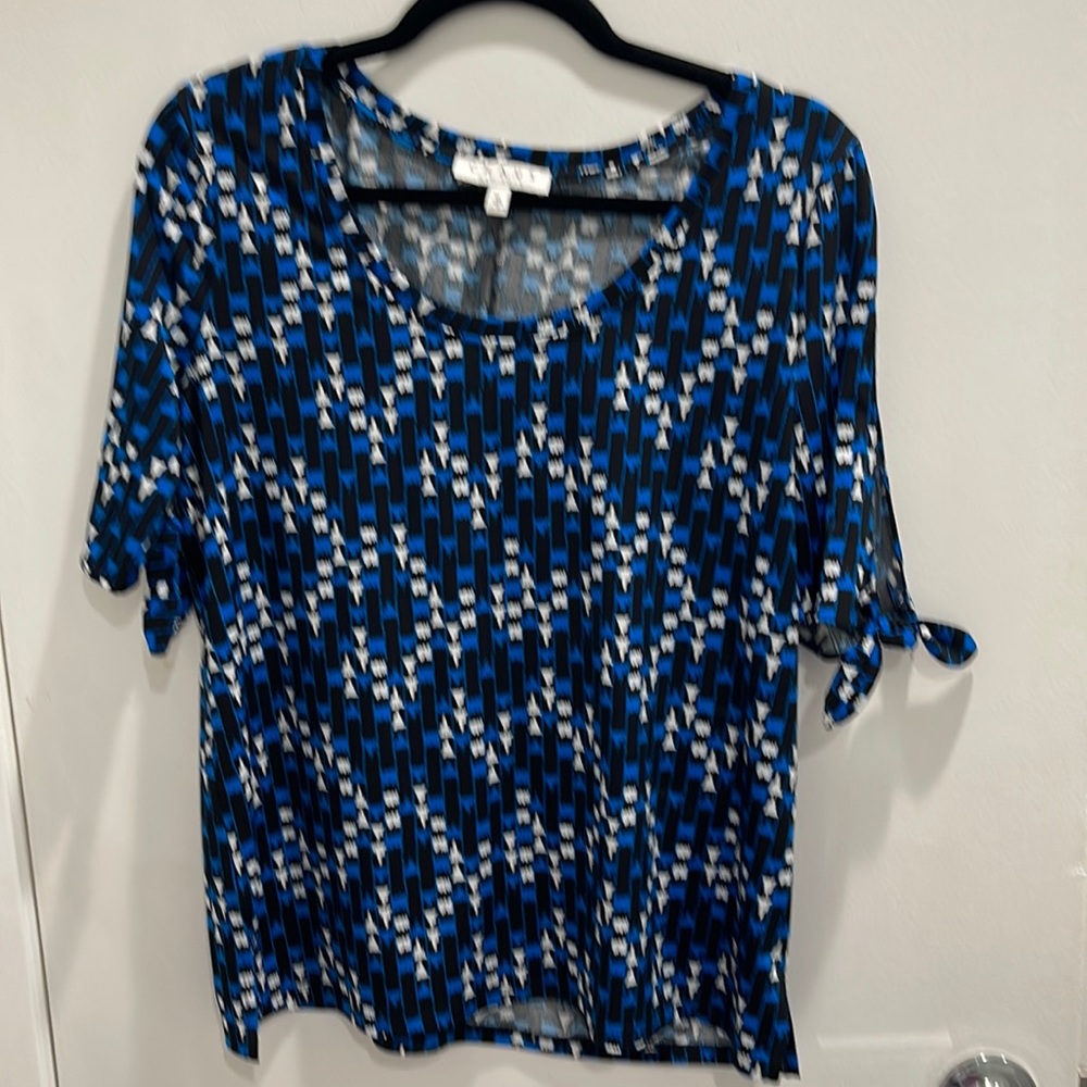 CHAUS. BLUE Black and white size M.